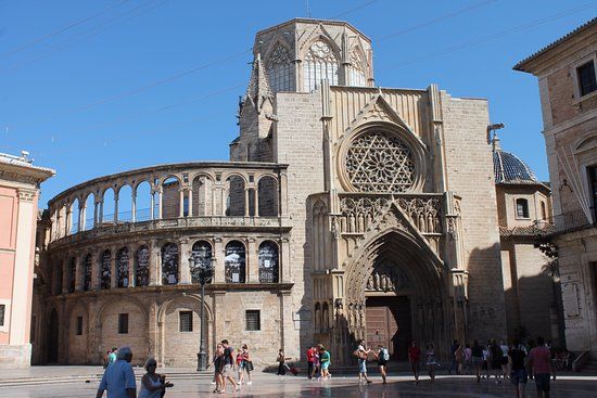 San Pedro y Santa Maria katedral
